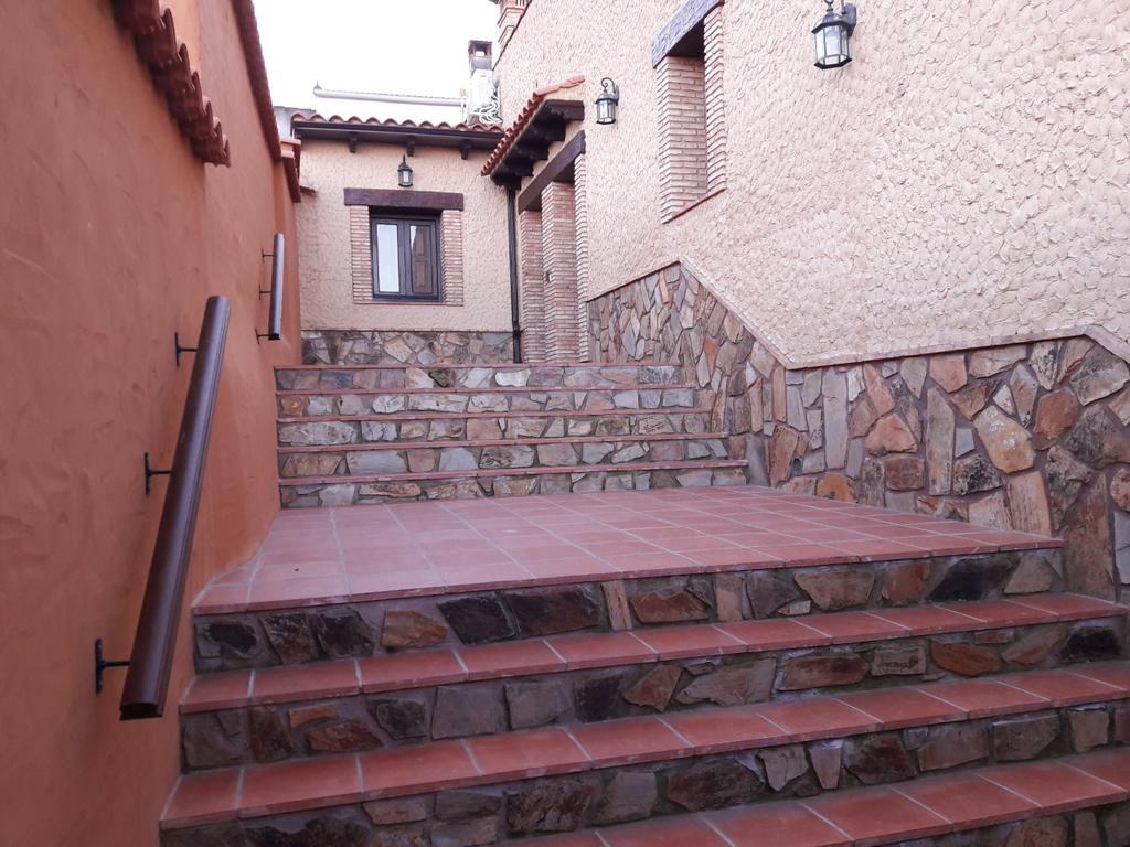 Los Montes Guest House Casas de Miravete ภายนอก รูปภาพ