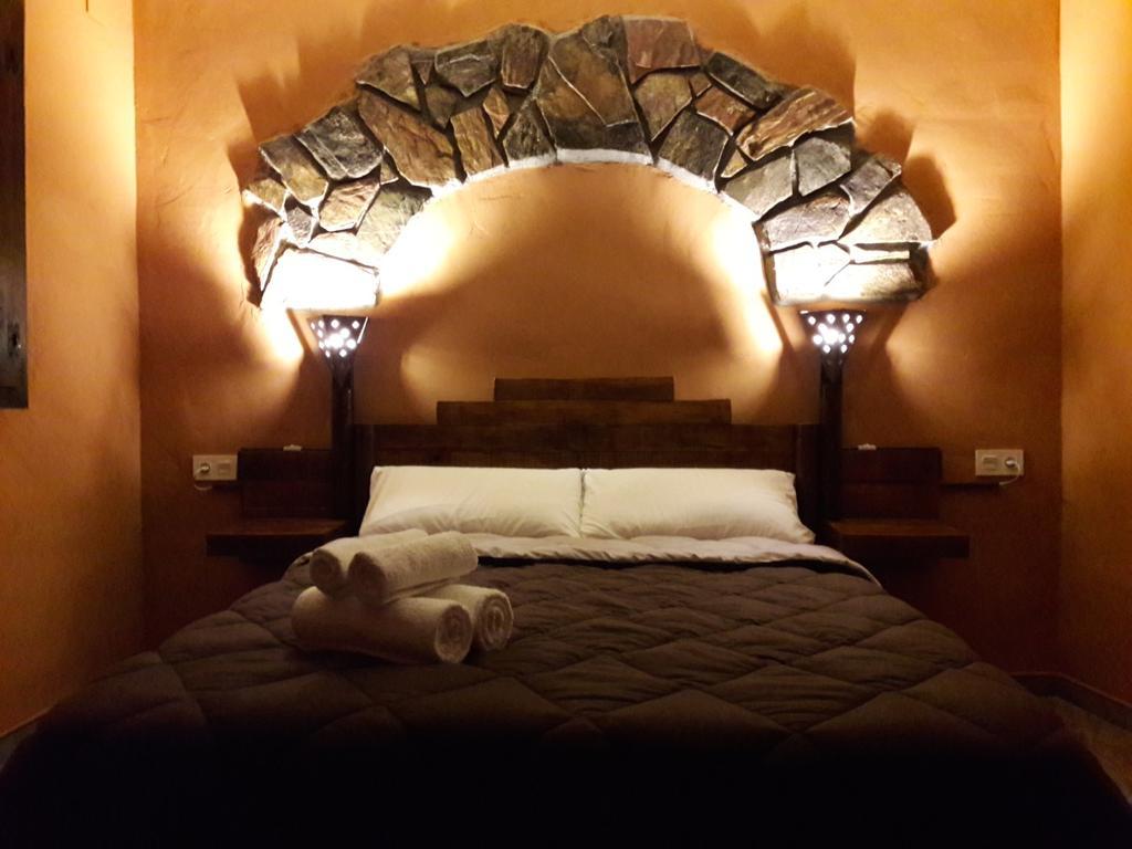 Los Montes Guest House Casas de Miravete ภายนอก รูปภาพ